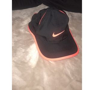 Nike featherlight DRI -FIT hat.